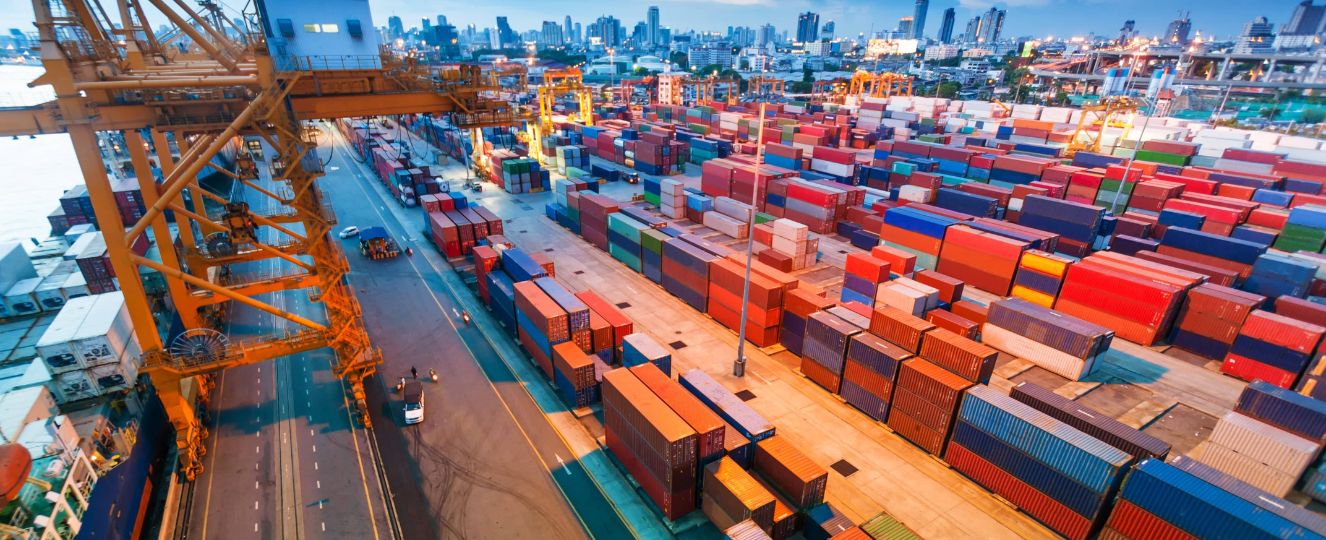 Maximizing Logistics Efficiency with Transloading undefined